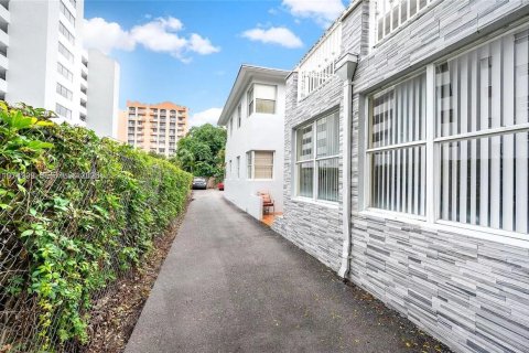 Apartment in Miami, Florida 3 bedrooms, 128.86 sq.m. № 2038422 - photo 25