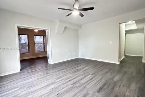 Apartment in Miami, Florida 3 bedrooms, 128.86 sq.m. № 2038422 - photo 4