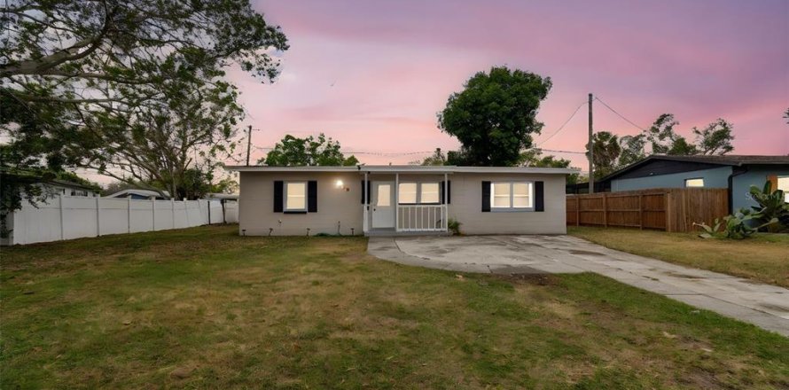 Villa ou maison à Saint Petersburg, Floride 4 chambres, 120.4 m2 № 2099849