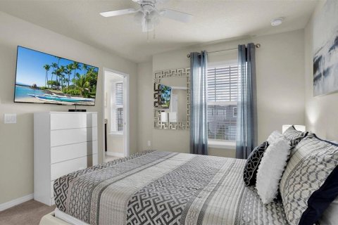 House in Davenport, Florida 7 bedrooms, 300.45 sq.m. № 2222743 - photo 26
