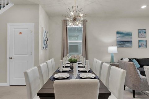 House in Davenport, Florida 7 bedrooms, 300.45 sq.m. № 2222743 - photo 5