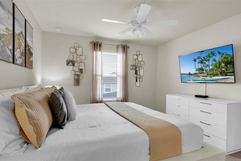 House in Davenport, Florida 7 bedrooms, 300.45 sq.m. № 2222743 - photo 12