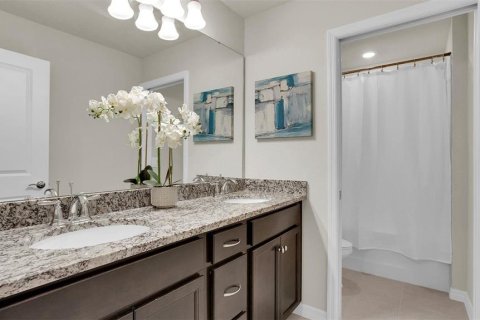 House in Davenport, Florida 7 bedrooms, 300.45 sq.m. № 2222743 - photo 13