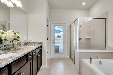House in Davenport, Florida 7 bedrooms, 300.45 sq.m. № 2222743 - photo 10