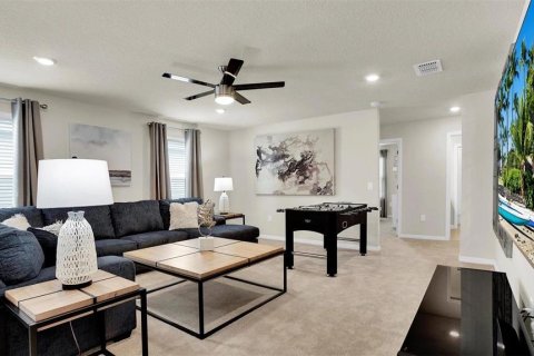 House in Davenport, Florida 7 bedrooms, 300.45 sq.m. № 2222743 - photo 7