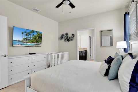 House in Davenport, Florida 7 bedrooms, 300.45 sq.m. № 2222743 - photo 9