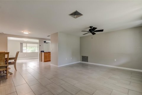 House in New Port Richey, Florida 2 bedrooms, 104.52 sq.m. № 1819170 - photo 3