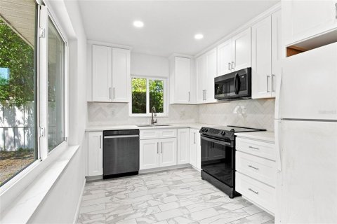 Villa ou maison à vendre à Saint Petersburg, Floride: 2 chambres, 124.86 m2 № 2291115 - photo 13