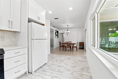 Villa ou maison à vendre à Saint Petersburg, Floride: 2 chambres, 124.86 m2 № 2291115 - photo 14
