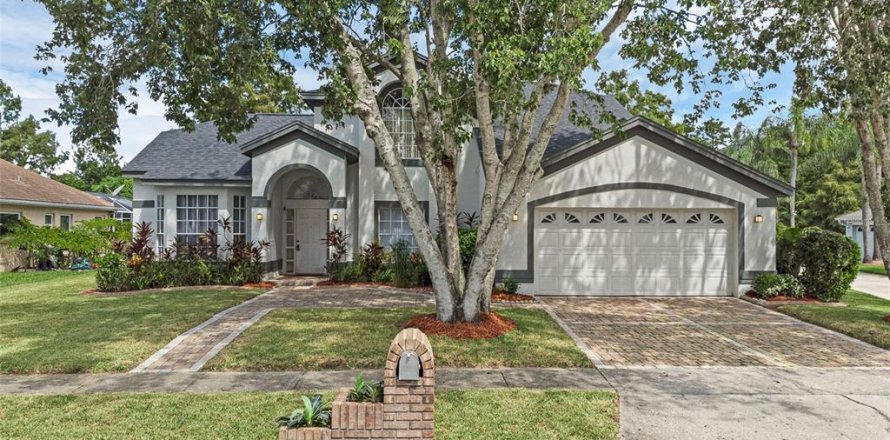 House in Orlando, Florida 4 bedrooms, 221.11 sq.m. № 1893832