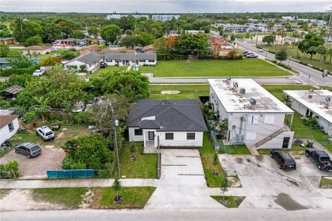 House in Homestead, Florida 4 bedrooms № 2182129