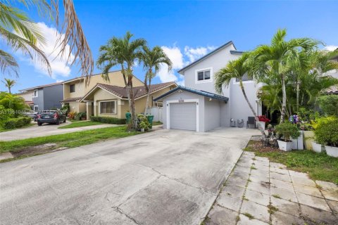 Villa ou maison à vendre à Hialeah, Floride: 4 chambres, 174.66 m2 № 2020067 - photo 30