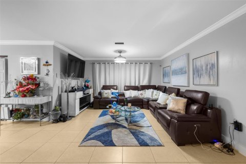 Villa ou maison à vendre à Hialeah, Floride: 4 chambres, 174.66 m2 № 2020067 - photo 2