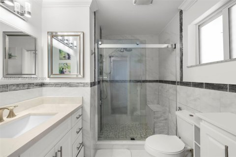 Villa ou maison à vendre à Hialeah, Floride: 4 chambres, 174.66 m2 № 2020067 - photo 7