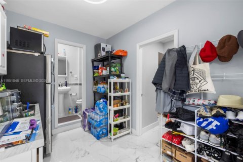 Villa ou maison à vendre à Hialeah, Floride: 4 chambres, 174.66 m2 № 2020067 - photo 26