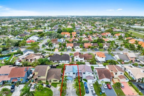 Villa ou maison à vendre à Hialeah, Floride: 4 chambres, 174.66 m2 № 2020067 - photo 28