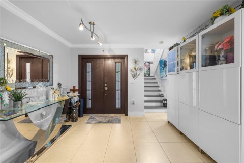 Villa ou maison à vendre à Hialeah, Floride: 4 chambres, 174.66 m2 № 2020067 - photo 3