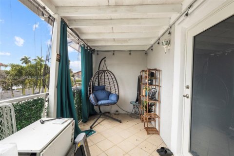 Villa ou maison à vendre à Hialeah, Floride: 4 chambres, 174.66 m2 № 2020067 - photo 25