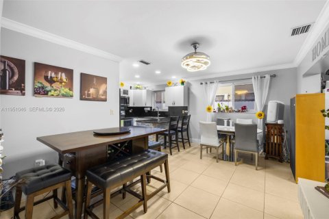 Villa ou maison à vendre à Hialeah, Floride: 4 chambres, 174.66 m2 № 2020067 - photo 14