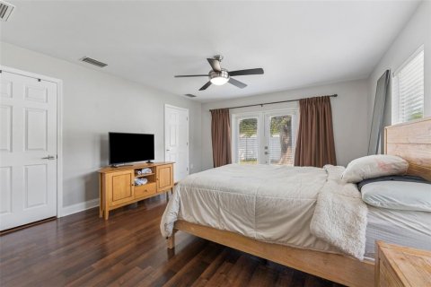 House in Saint Petersburg, Florida 3 bedrooms, 115.94 sq.m. № 1782862 - photo 10