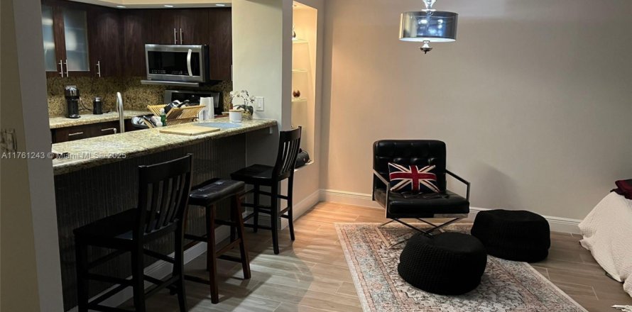 Condominio en Miami, Florida, 1 dormitorio  № 1506423