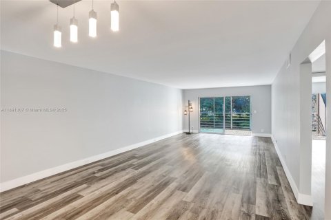 Condominio en venta en Coconut Creek, Florida, 2 dormitorios, 107.4 m2 № 2054838 - foto 14