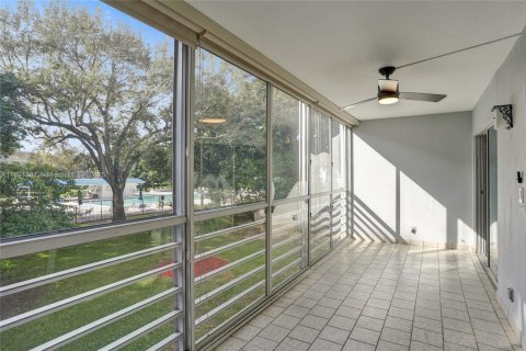 Condominio en venta en Coconut Creek, Florida, 2 dormitorios, 107.4 m2 № 2054838 - foto 19