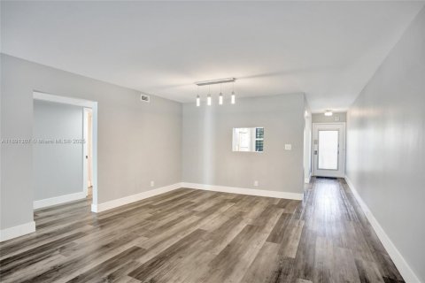 Condominio en venta en Coconut Creek, Florida, 2 dormitorios, 107.4 m2 № 2054838 - foto 23