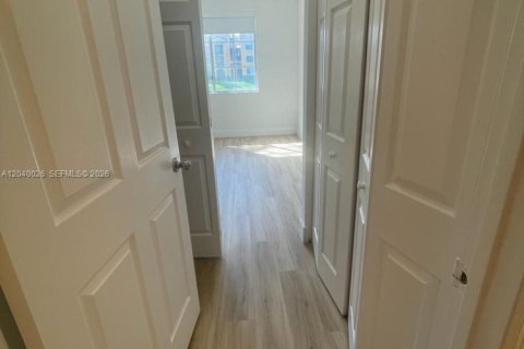 Condominio en alquiler en Miramar, Florida, 2 dormitorios, 90.77 m2 № 2086186 - foto 13