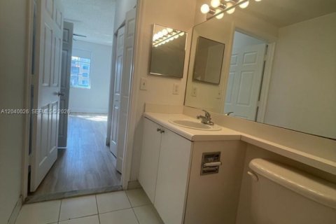 Condominio en alquiler en Miramar, Florida, 2 dormitorios, 90.77 m2 № 2086186 - foto 10