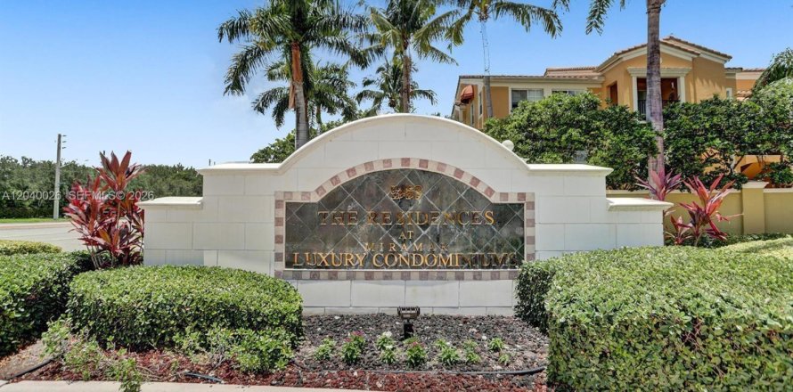 Condominio en Miramar, Florida, 2 dormitorios  № 2086186