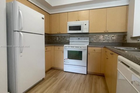 Condominio en alquiler en Miramar, Florida, 2 dormitorios, 90.77 m2 № 2086186 - foto 4