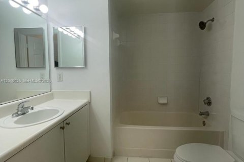 Condominio en alquiler en Miramar, Florida, 2 dormitorios, 90.77 m2 № 2086186 - foto 9