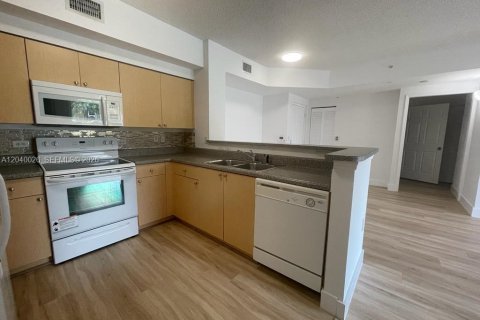 Condominio en alquiler en Miramar, Florida, 2 dormitorios, 90.77 m2 № 2086186 - foto 3