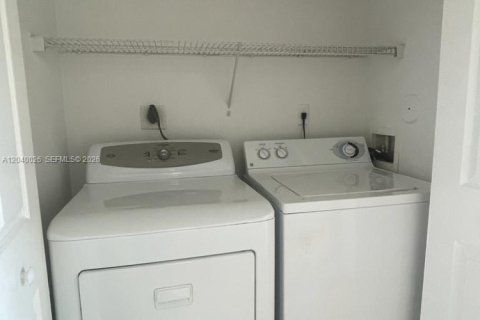 Condominio en alquiler en Miramar, Florida, 2 dormitorios, 90.77 m2 № 2086186 - foto 11