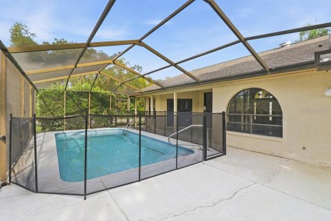 House in New Port Richey, Florida 3 bedrooms, 174.28 sq.m. № 2393394 - photo 15