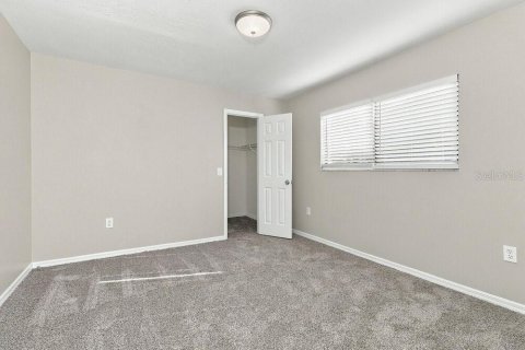 House in New Port Richey, Florida 3 bedrooms, 174.28 sq.m. № 2393394 - photo 13
