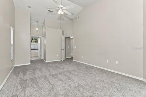House in New Port Richey, Florida 3 bedrooms, 174.28 sq.m. № 2393394 - photo 10