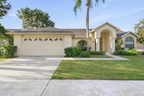 House in New Port Richey, Florida 3 bedrooms, 174.28 sq.m. № 2393394