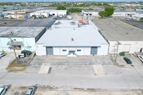 Commercial property in Hialeah, Florida № 1756323 - photo 6