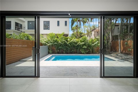 Immobilier commercial à vendre à Miami, Floride: 557.6 m2 № 2064422 - photo 16