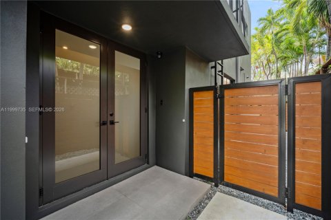 Immobilier commercial à vendre à Miami, Floride: 557.6 m2 № 2064422 - photo 3
