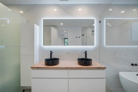 Immobilier commercial à vendre à Miami, Floride: 557.6 m2 № 2064422 - photo 26