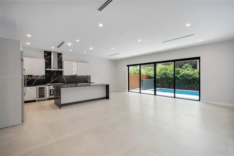 Immobilier commercial à vendre à Miami, Floride: 557.6 m2 № 2064422 - photo 12