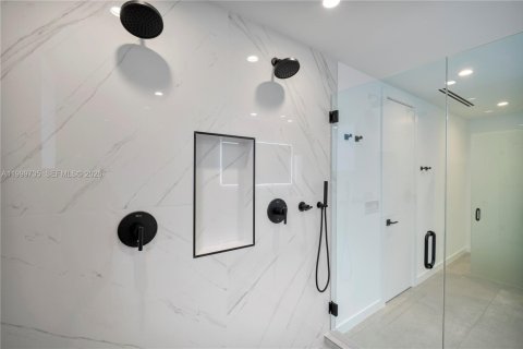 Immobilier commercial à vendre à Miami, Floride: 557.6 m2 № 2064422 - photo 27