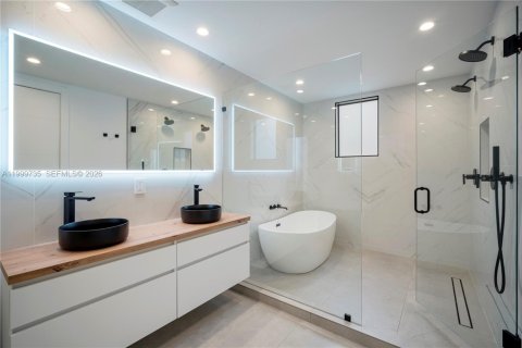 Immobilier commercial à vendre à Miami, Floride: 557.6 m2 № 2064422 - photo 25
