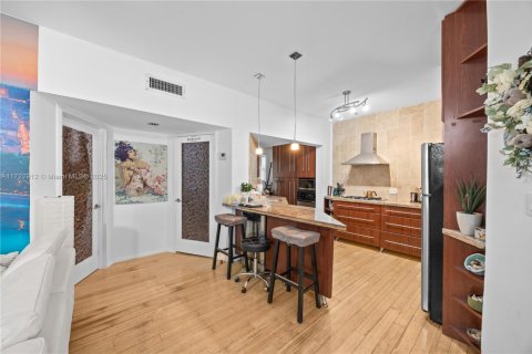 Condominio en venta en Miami Beach, Florida, 1 dormitorio, 42.18 m2 № 1473553 - foto 2