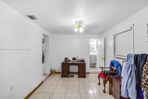 Casa en venta en Miami, Florida, 5 dormitorios, 191.01 m2 № 1826007 - foto 14
