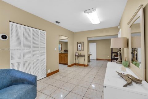 Casa en venta en Miami, Florida, 5 dormitorios, 191.01 m2 № 1826007 - foto 6