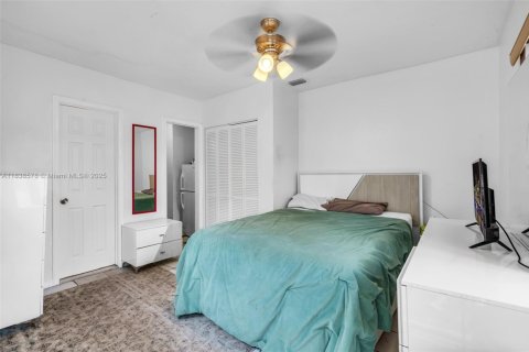 Casa en venta en Miami, Florida, 5 dormitorios, 191.01 m2 № 1826007 - foto 23